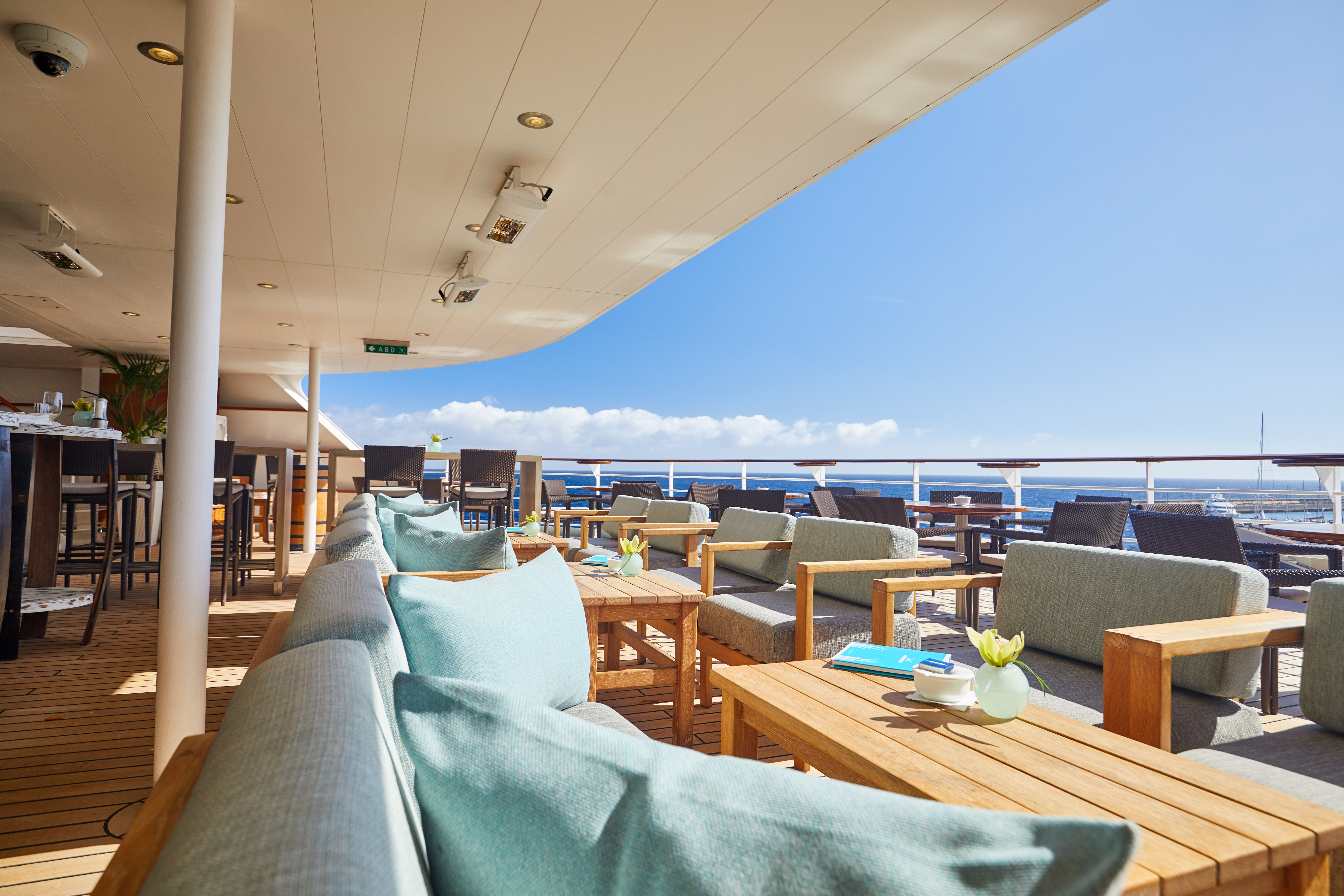 Hapag Lloyd Cruises MS Europa 2 Sansibar.jpg